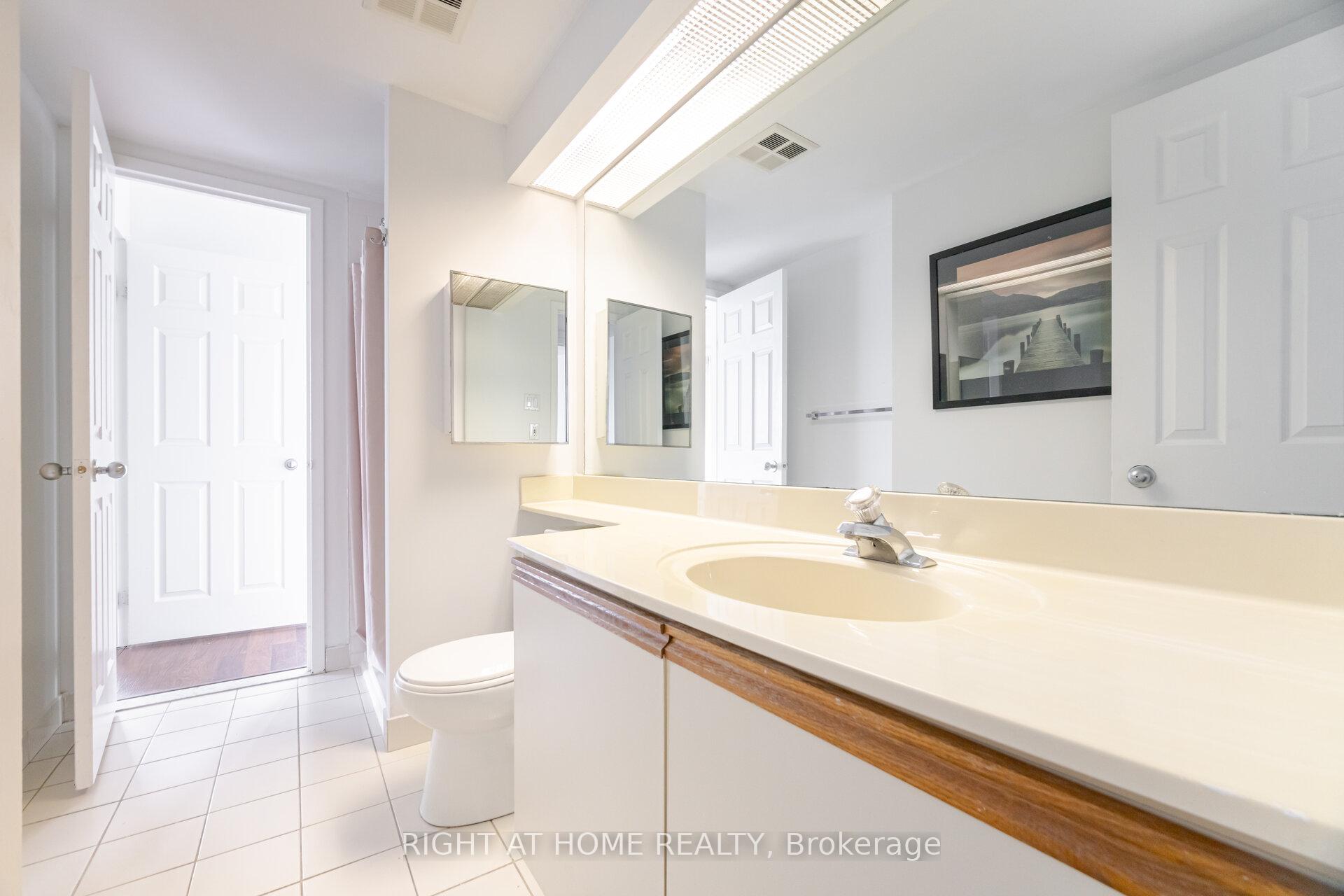 Photo 19 of Unit 1812, 77 Harbour Square, Toronto, Waterfront Communities — HOMEH