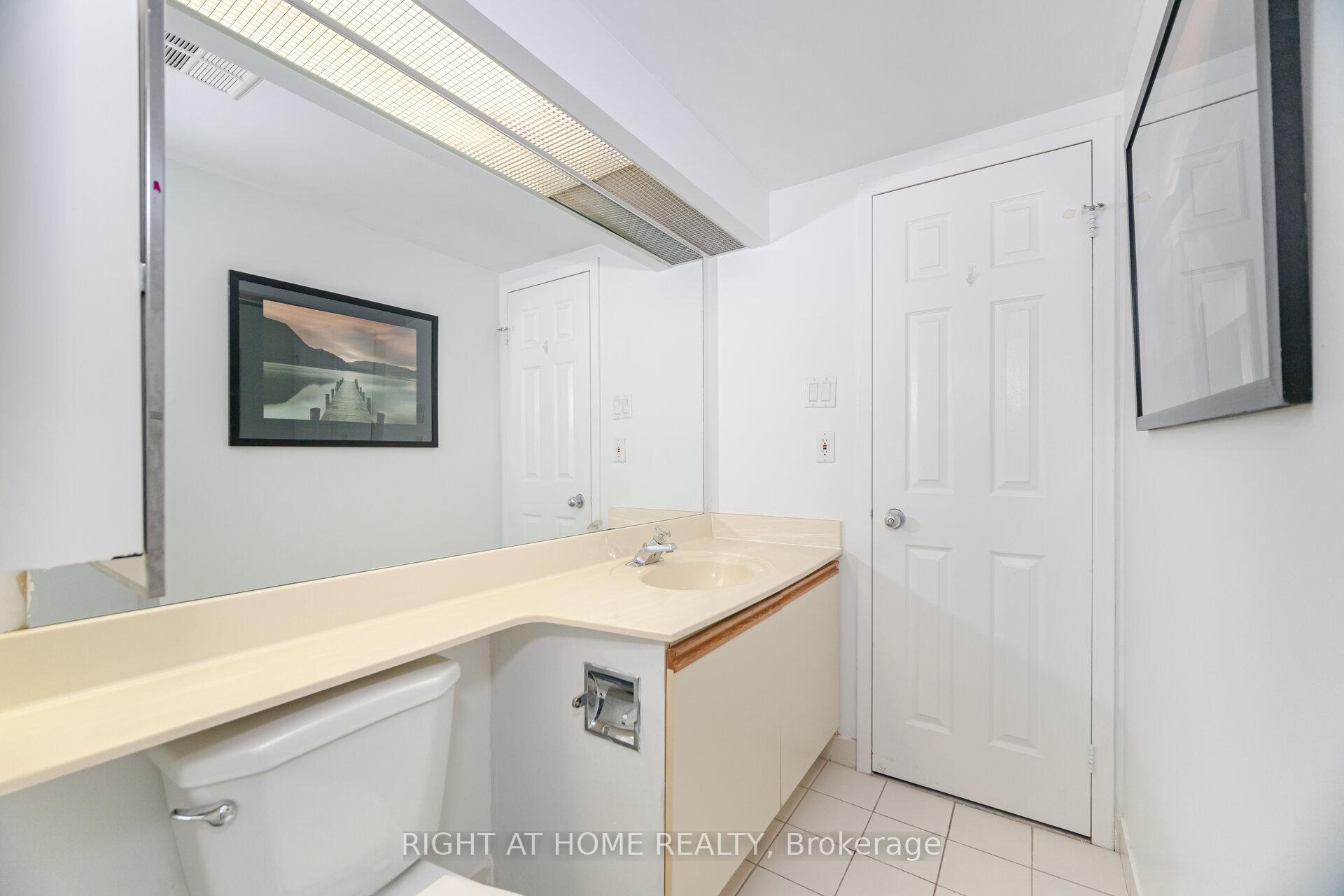 Photo 20 of Unit 1812, 77 Harbour Square, Toronto, Waterfront Communities — HOMEH
