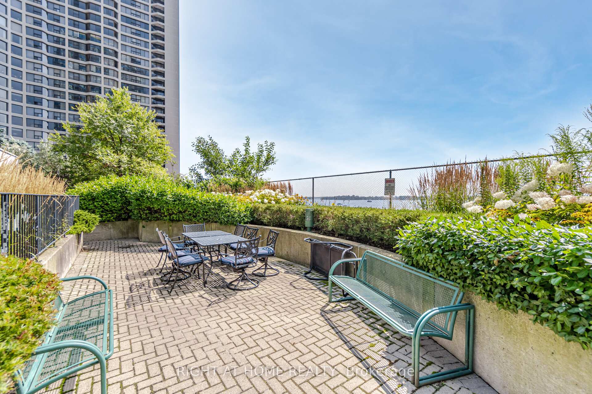 Photo 43 of Unit 1812, 77 Harbour Square, Toronto, Waterfront Communities — HOMEH