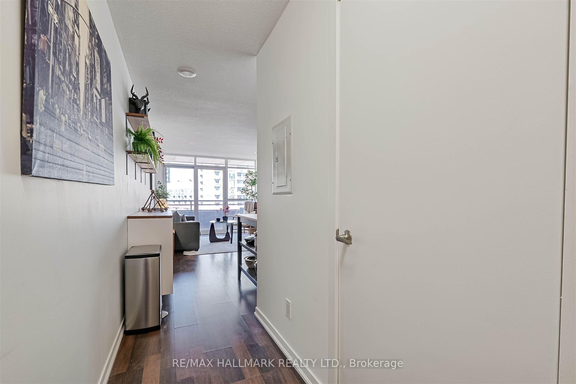 Photo 5 of Unit 721, 38 Joe Shuster Way, Toronto, Niagara — HOMEH