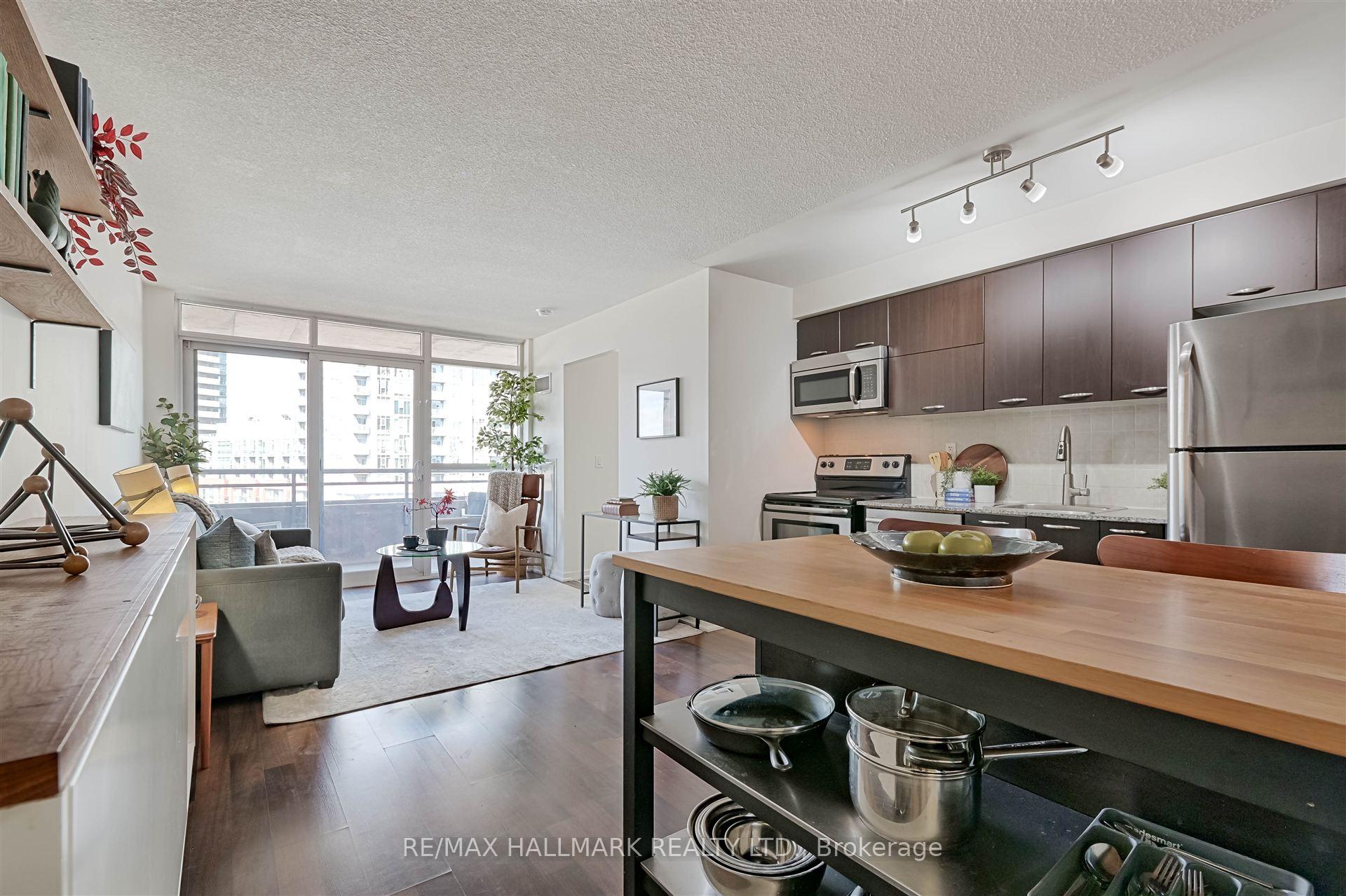 Photo 6 of Unit 721, 38 Joe Shuster Way, Toronto, Niagara — HOMEH