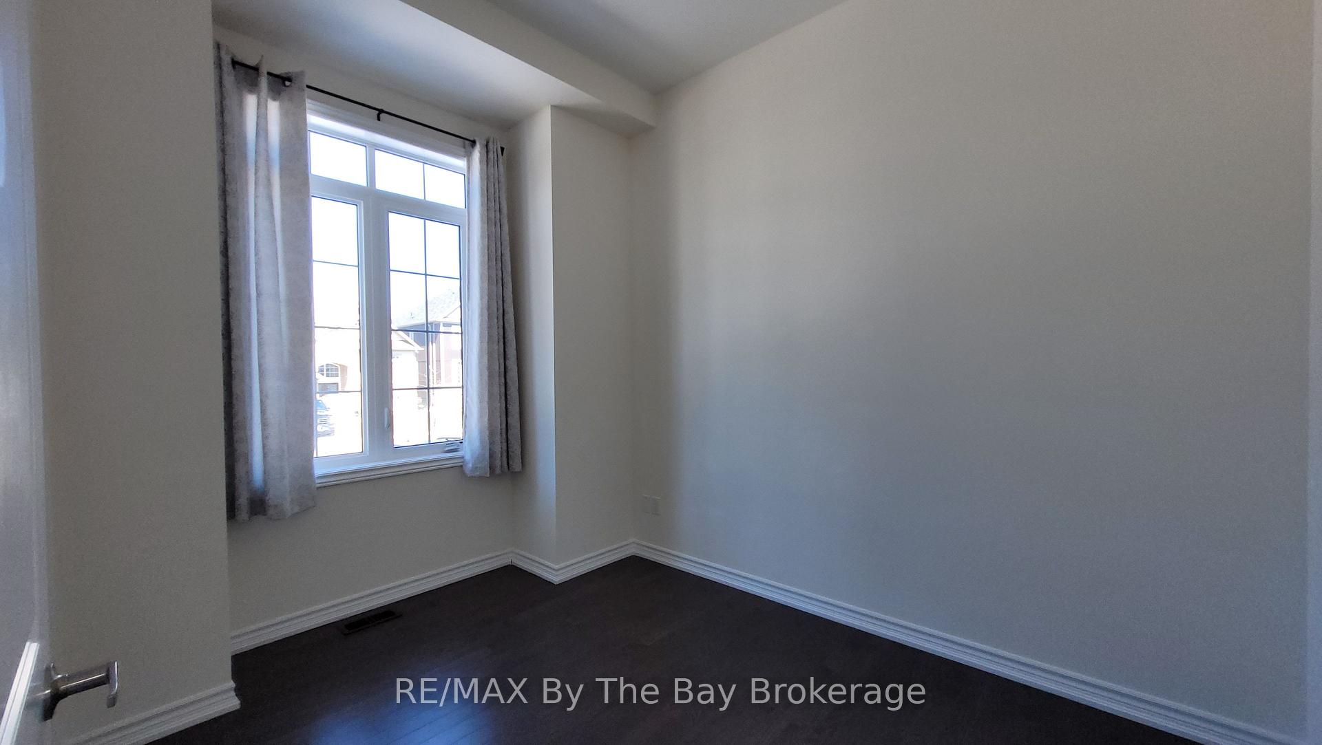 Photo 15 of 218 Roy Drive, Clearview, Stayner — HOMEH