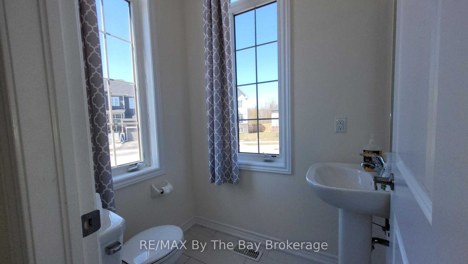 Photo 17 of 218 Roy Drive, Clearview, Stayner — HOMEH