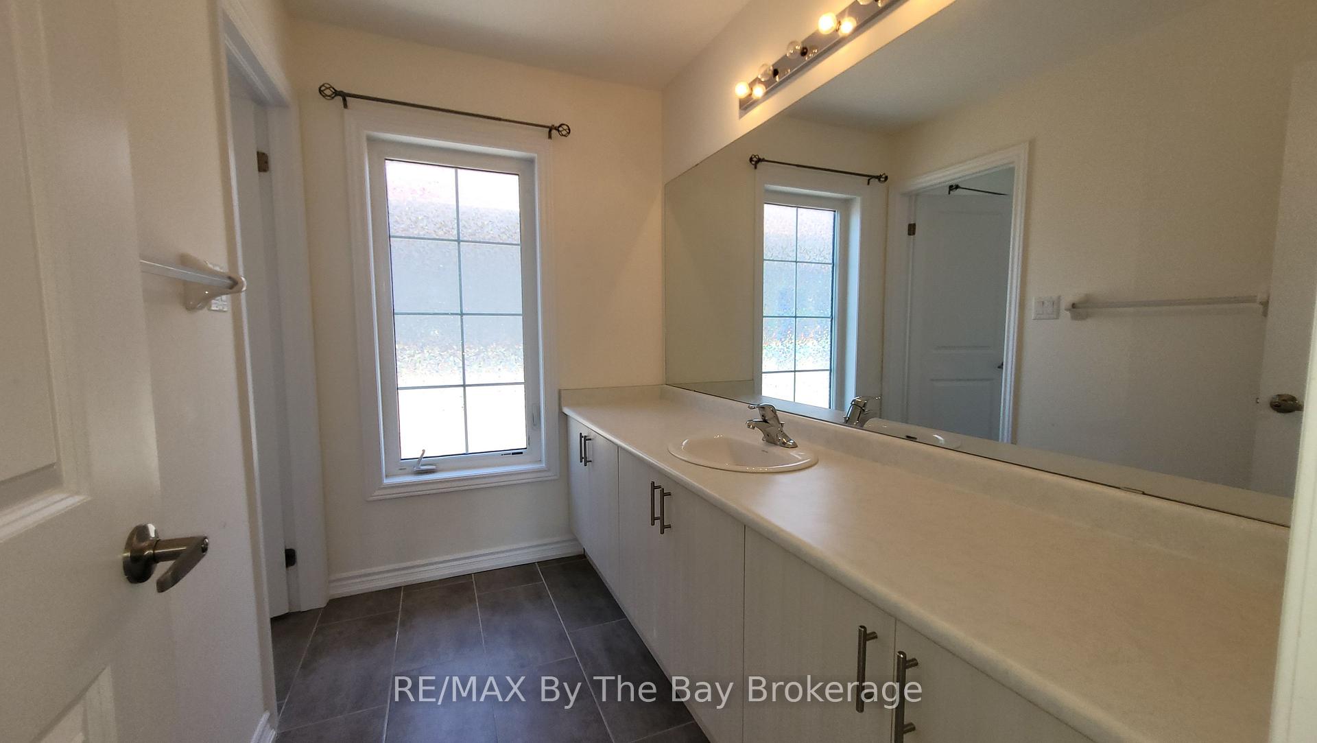 Photo 21 of 218 Roy Drive, Clearview, Stayner — HOMEH