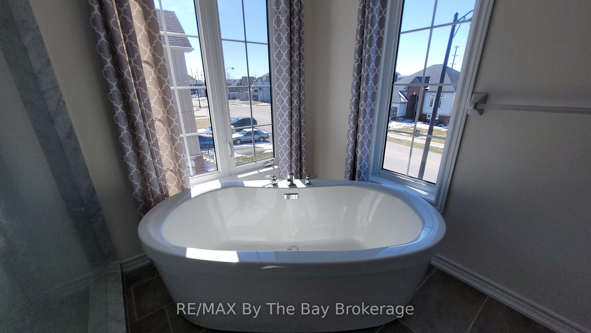 Photo 26 of 218 Roy Drive, Clearview, Stayner — HOMEH