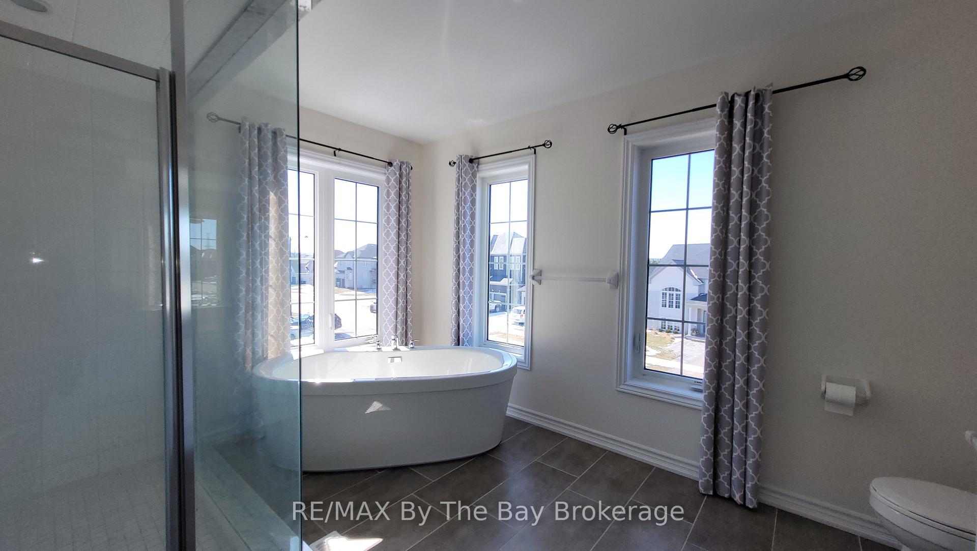 Photo 25 of 218 Roy Drive, Clearview, Stayner — HOMEH