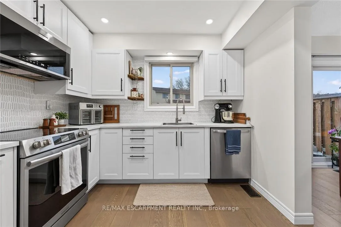 Photo 8 of Unit 15, 150 Gateshead Crescent, Hamilton, Stoney Creek — HOMEH
