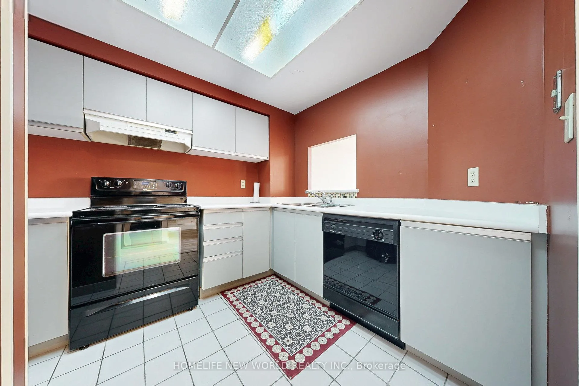 Photo 6 of Unit 706, 711 Rossland Road E, Whitby, Pringle Creek — HOMEH