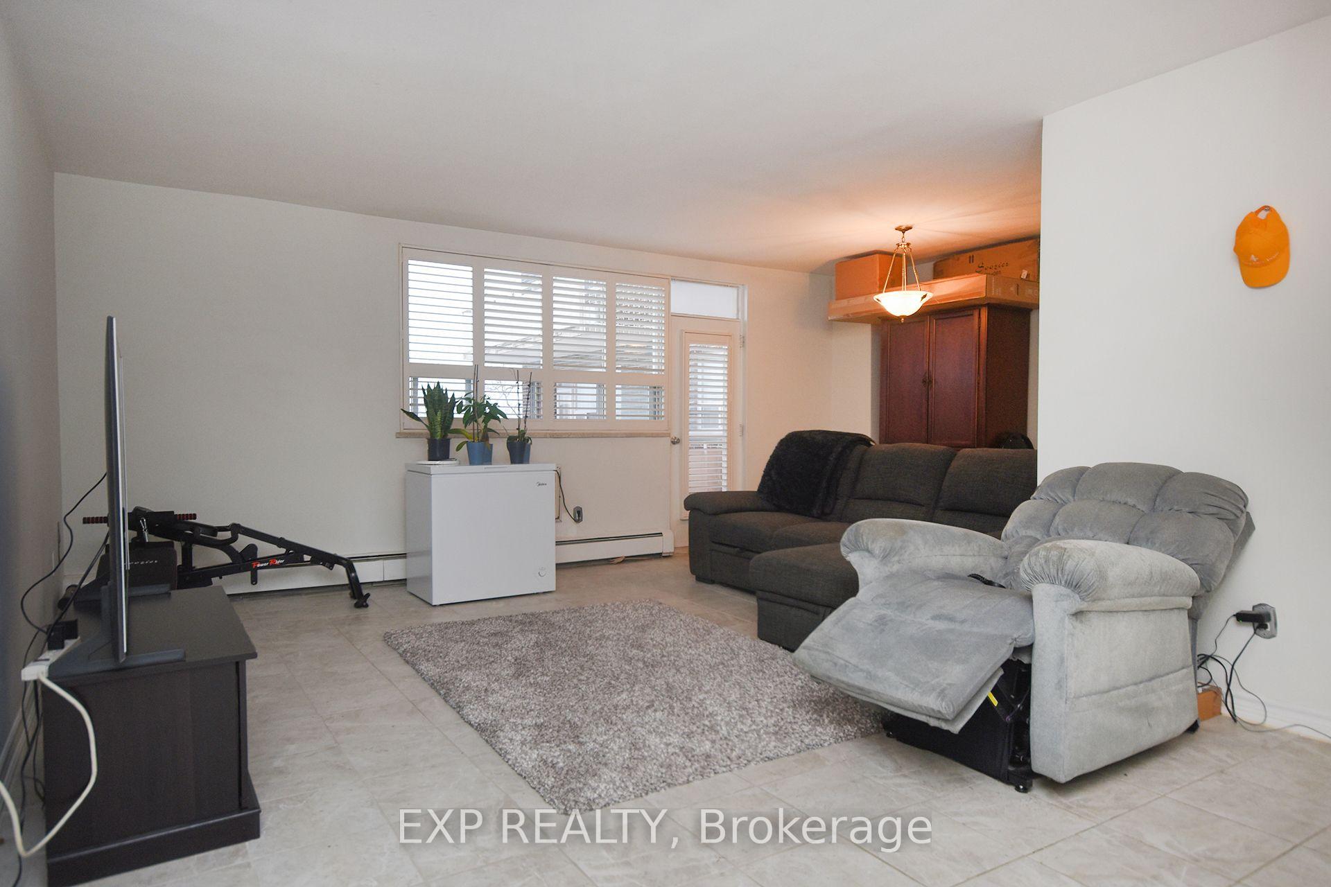 Photo 4 of Unit 607, 67 Richmond Street, Richmond Hill, Mill Pond — HOMEH