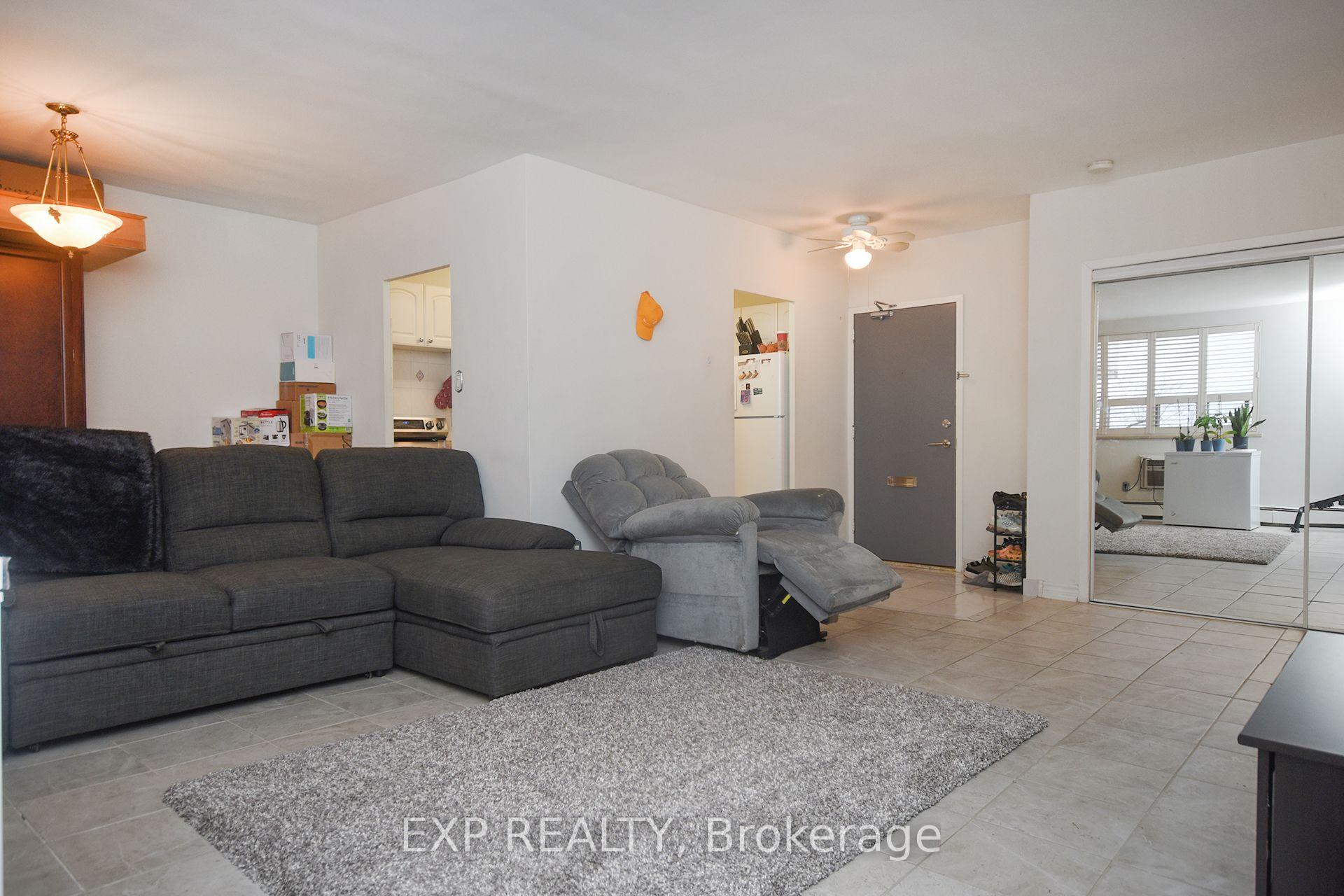 Photo 5 of Unit 607, 67 Richmond Street, Richmond Hill, Mill Pond — HOMEH