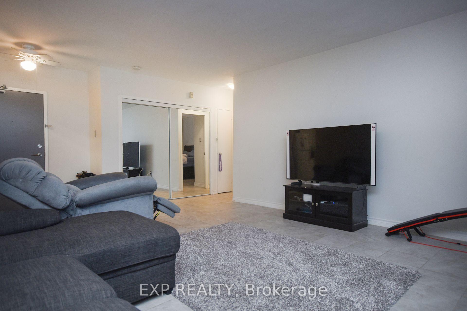 Photo 6 of Unit 607, 67 Richmond Street, Richmond Hill, Mill Pond — HOMEH