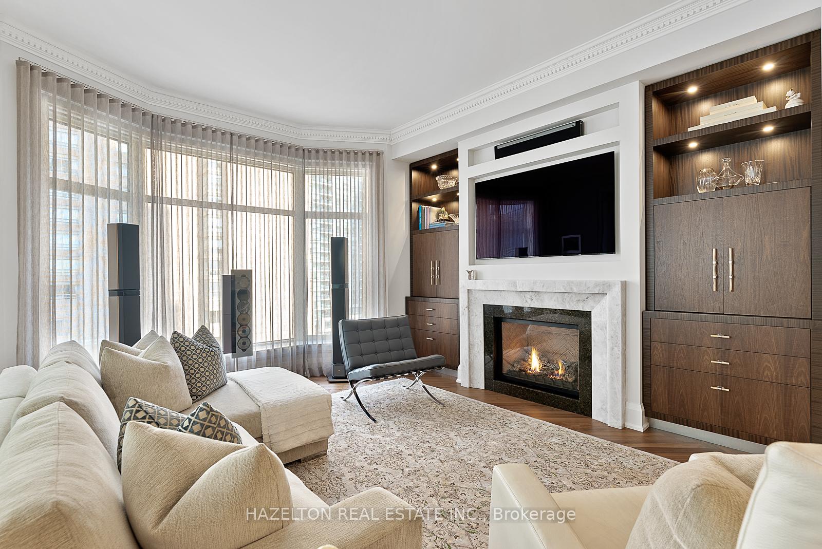 Photo 2 of Unit 7D, 1 St Thomas Street, Toronto, Bay Street Corridor — HOMEH