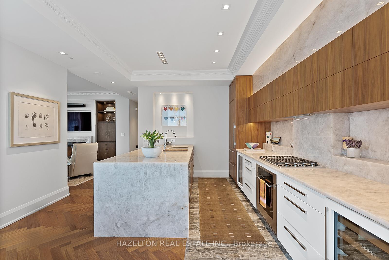 Photo 7 of Unit 7D, 1 St Thomas Street, Toronto, Bay Street Corridor — HOMEH