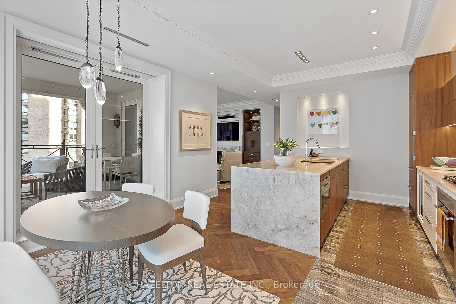 Photo 9 of Unit 7D, 1 St Thomas Street, Toronto, Bay Street Corridor — HOMEH