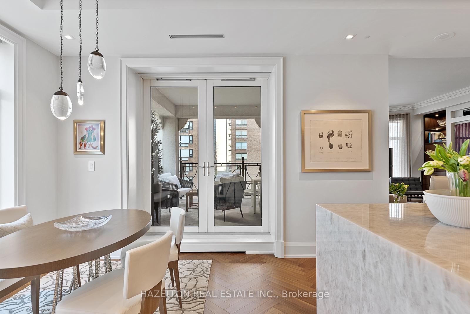 Photo 11 of Unit 7D, 1 St Thomas Street, Toronto, Bay Street Corridor — HOMEH