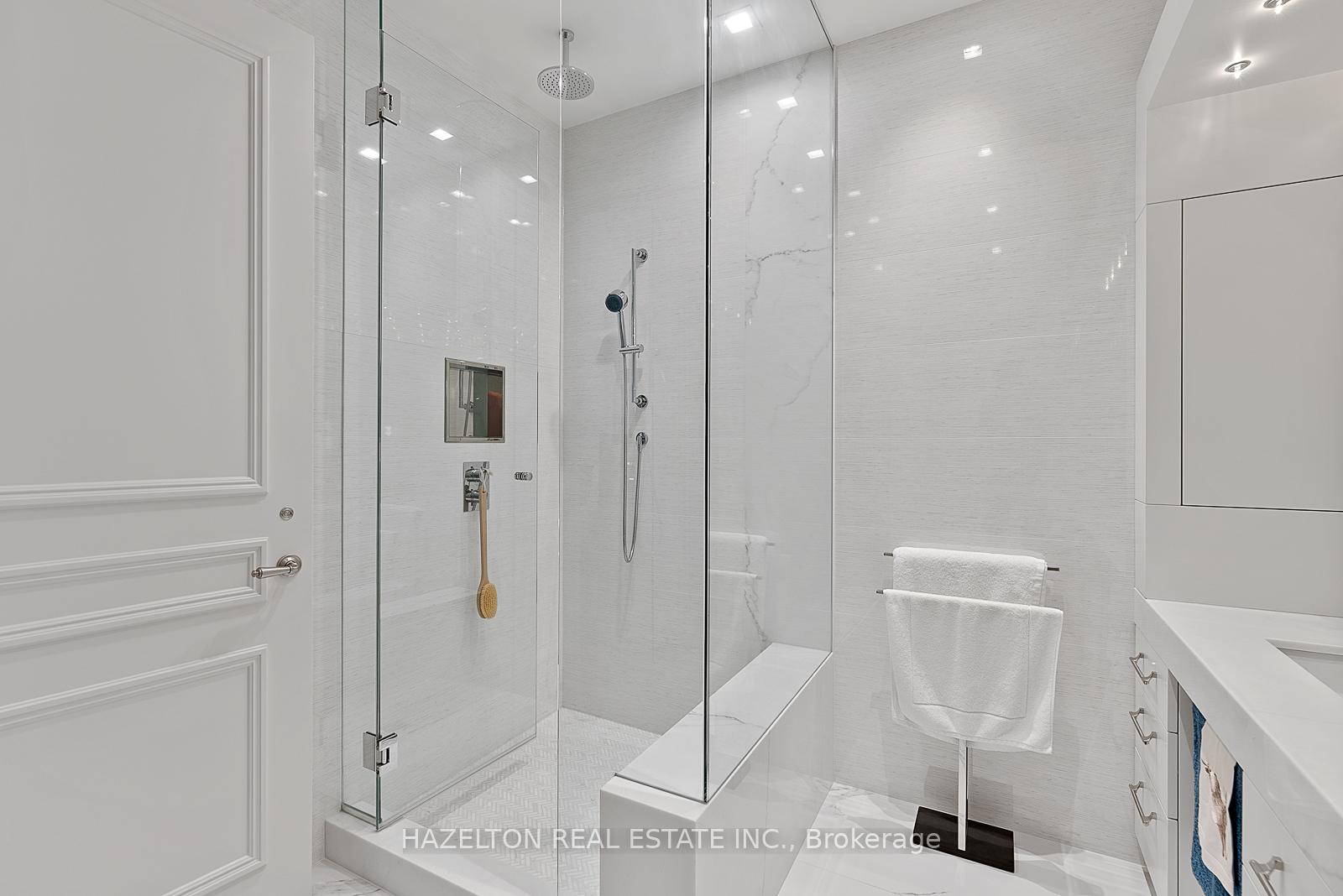 Photo 16 of Unit 7D, 1 St Thomas Street, Toronto, Bay Street Corridor — HOMEH