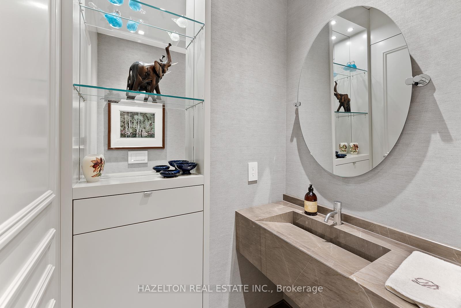 Photo 21 of Unit 7D, 1 St Thomas Street, Toronto, Bay Street Corridor — HOMEH