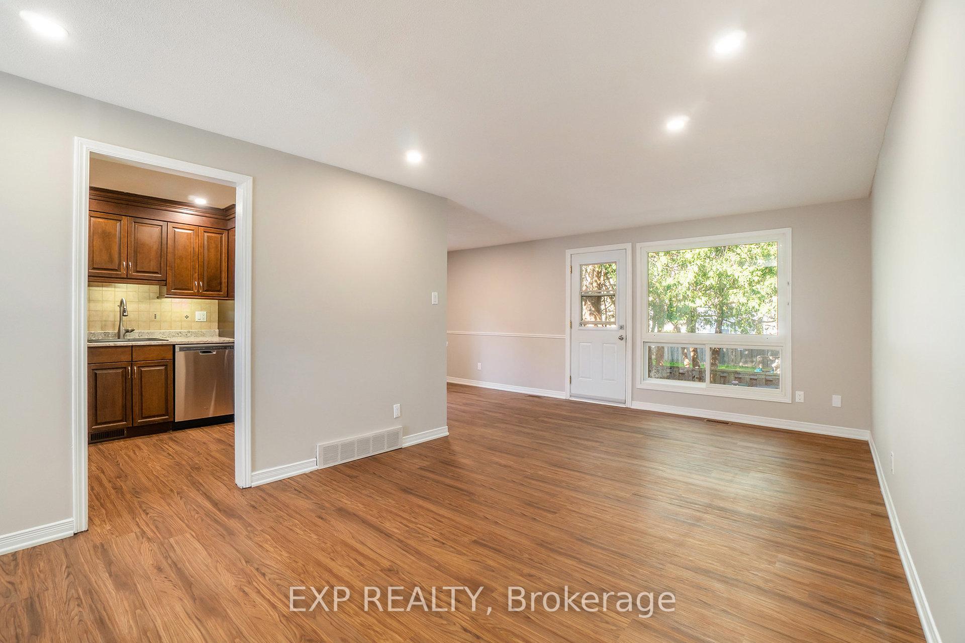 Photo 4 of 1332 Lassiter Terrace, Ottawa, Beaconwood — HOMEH