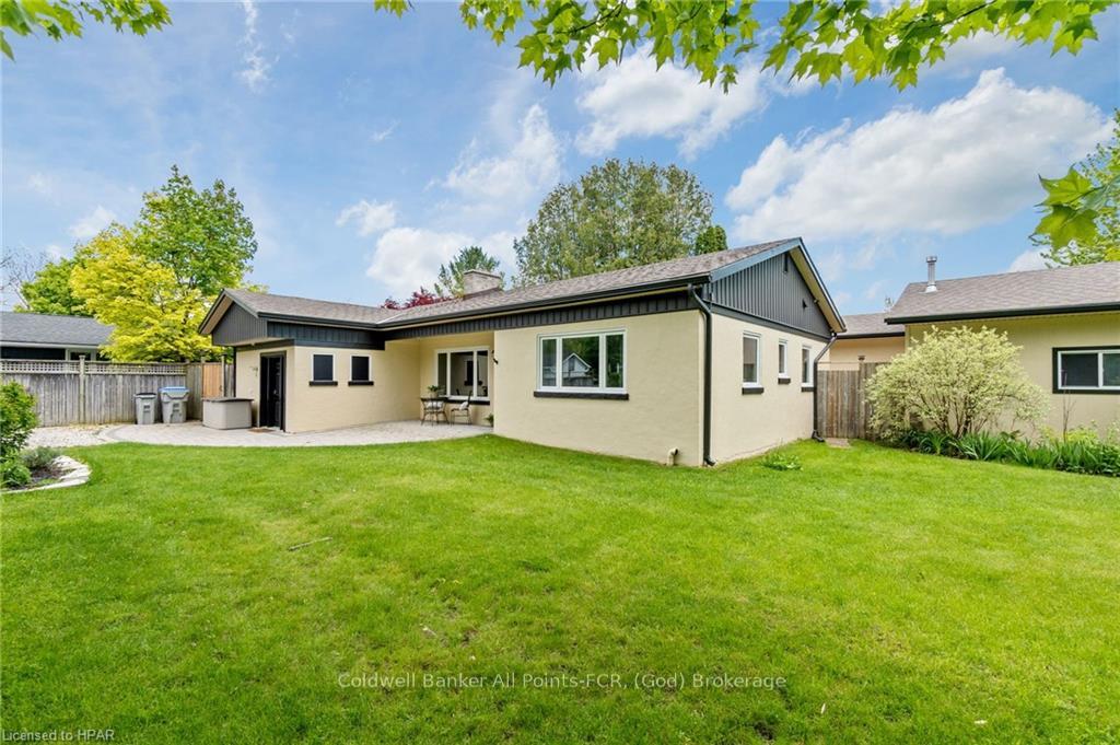 Photo 1 of 33 Keith Crescent, Bluewater, Bayfield — HOMEH