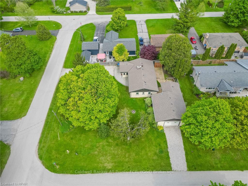 Photo 2 of 33 Keith Crescent, Bluewater, Bayfield — HOMEH