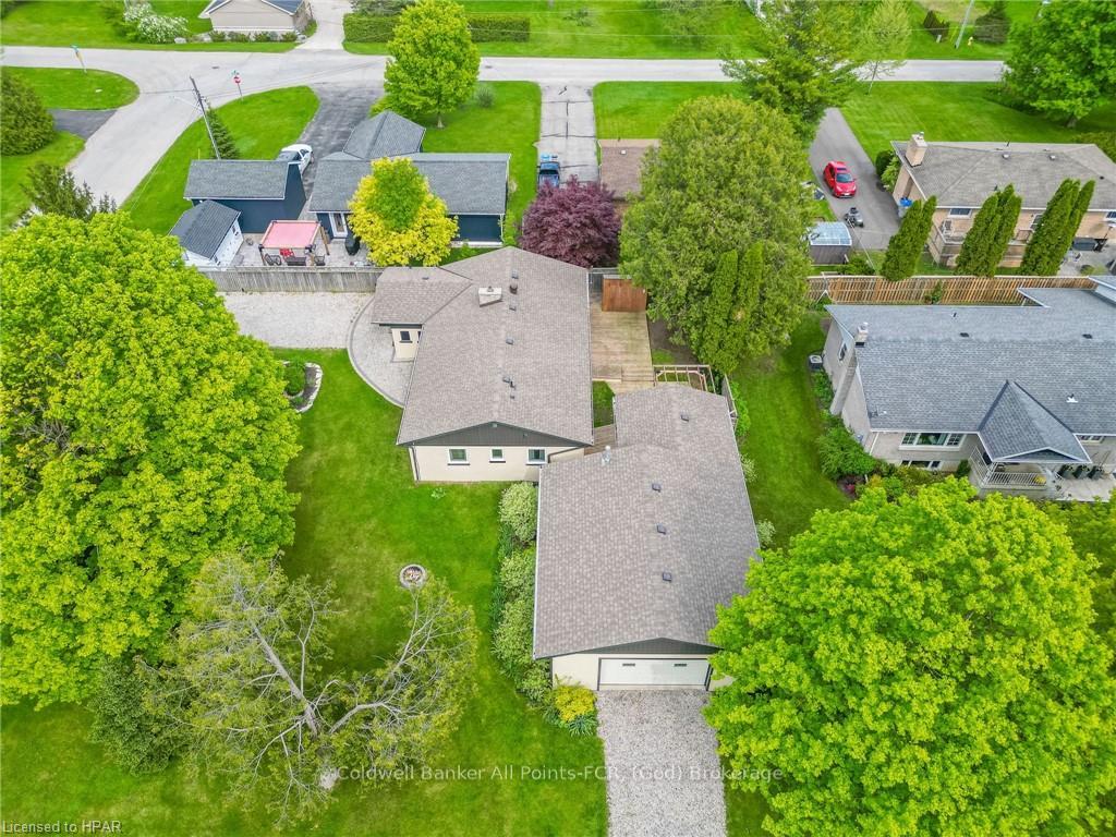 Photo 3 of 33 Keith Crescent, Bluewater, Bayfield — HOMEH