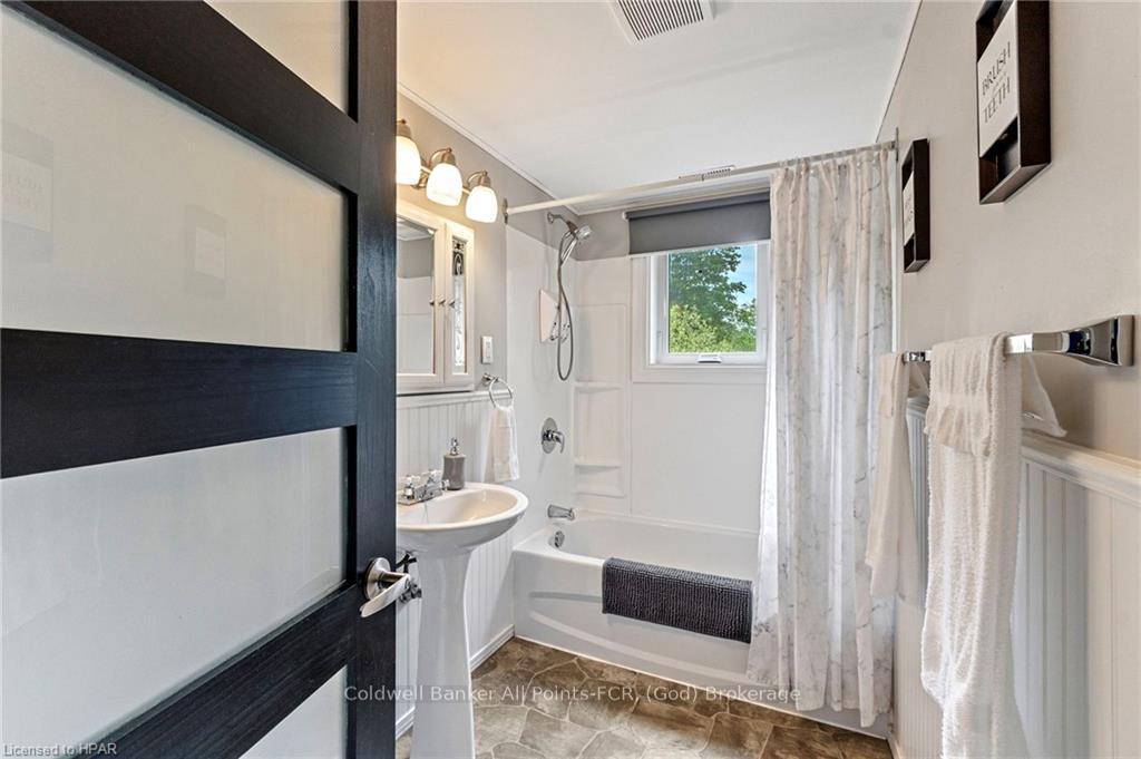 Photo 19 of 33 Keith Crescent, Bluewater, Bayfield — HOMEH