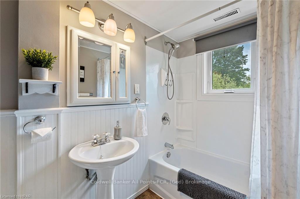 Photo 23 of 33 Keith Crescent, Bluewater, Bayfield — HOMEH