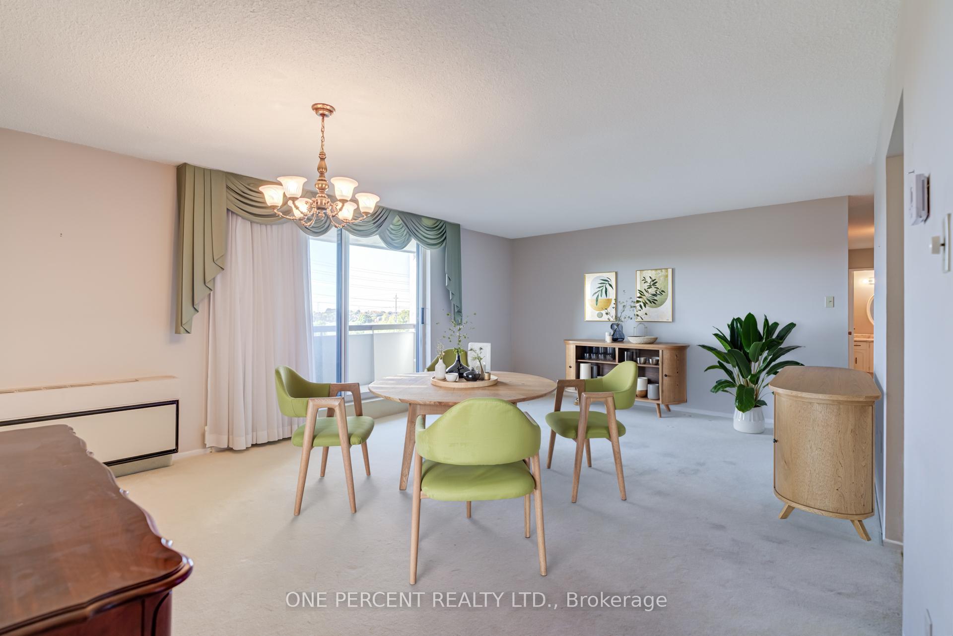 Photo 2 of Unit 705, 20 William Roe Boulevard, Newmarket, Central Newmarket — HOMEH