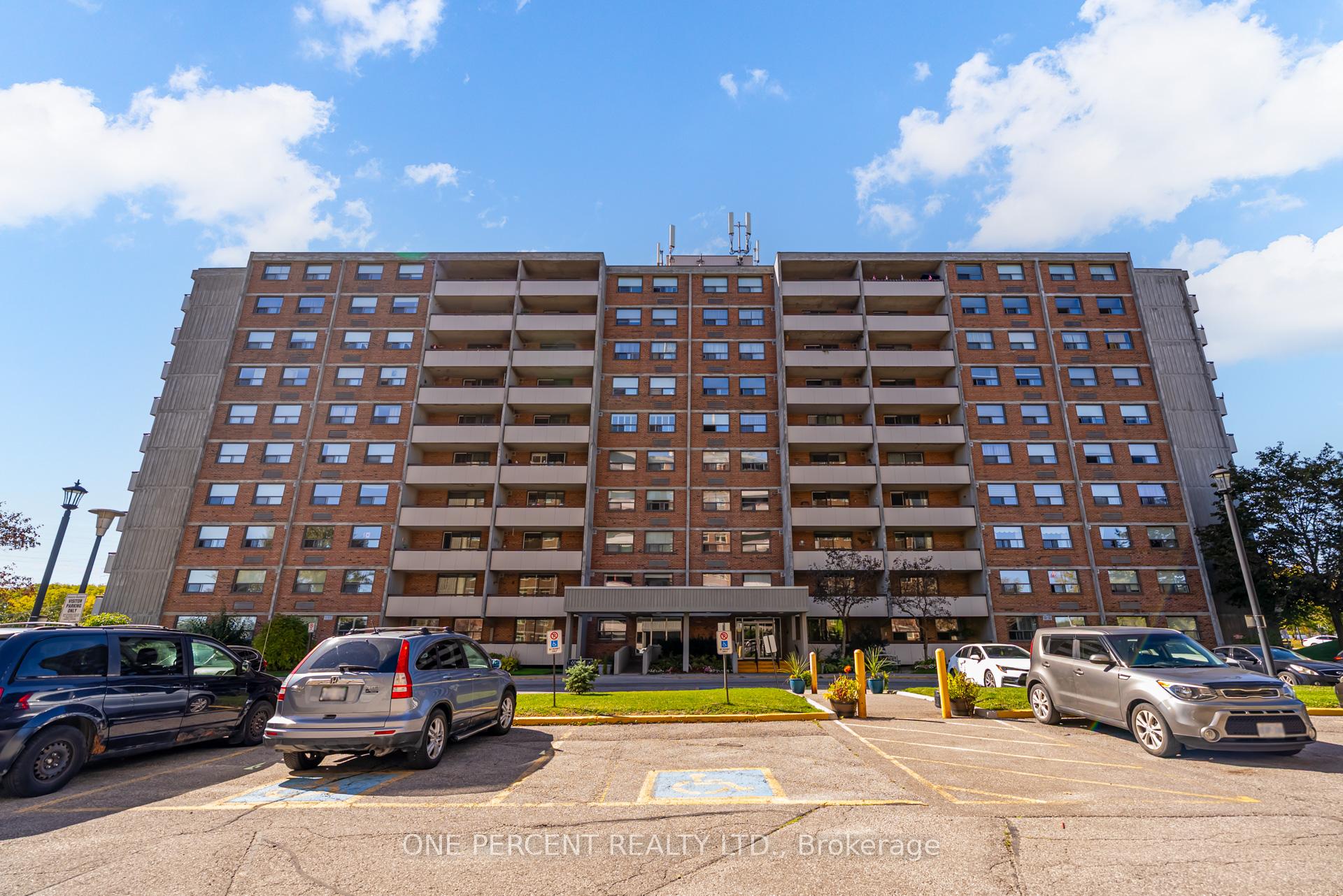 Photo 3 of Unit 705, 20 William Roe Boulevard, Newmarket, Central Newmarket — HOMEH
