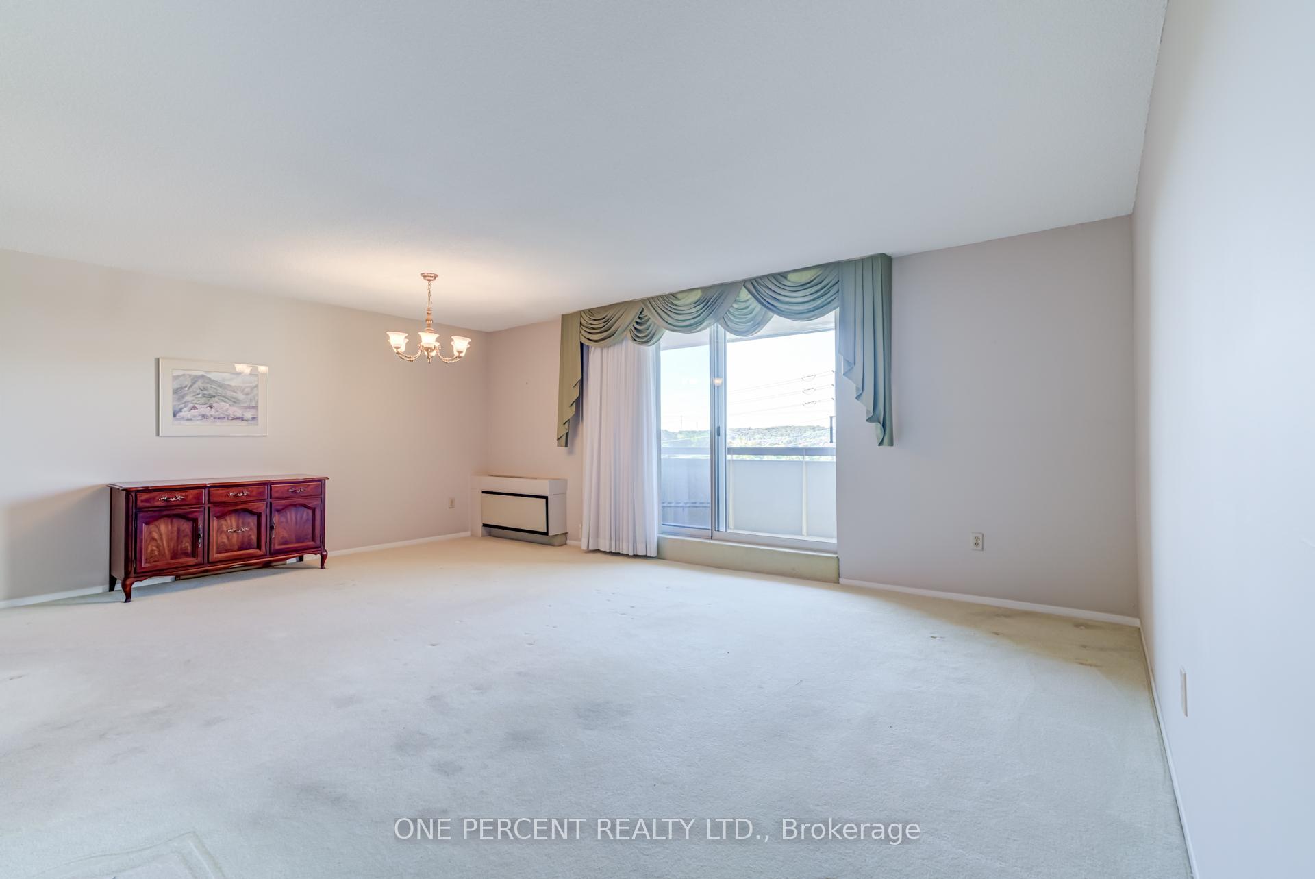 Photo 7 of Unit 705, 20 William Roe Boulevard, Newmarket, Central Newmarket — HOMEH