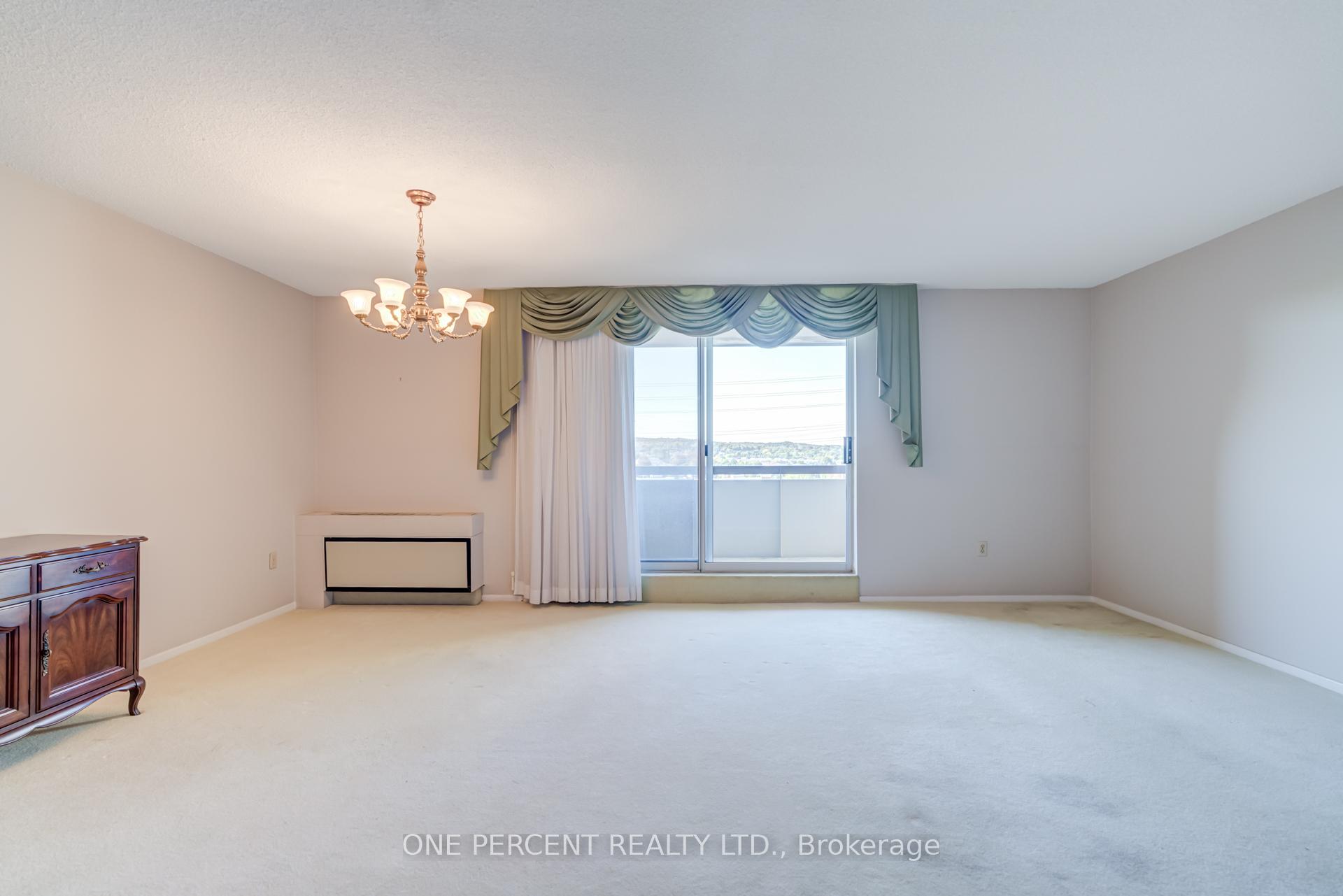 Photo 8 of Unit 705, 20 William Roe Boulevard, Newmarket, Central Newmarket — HOMEH