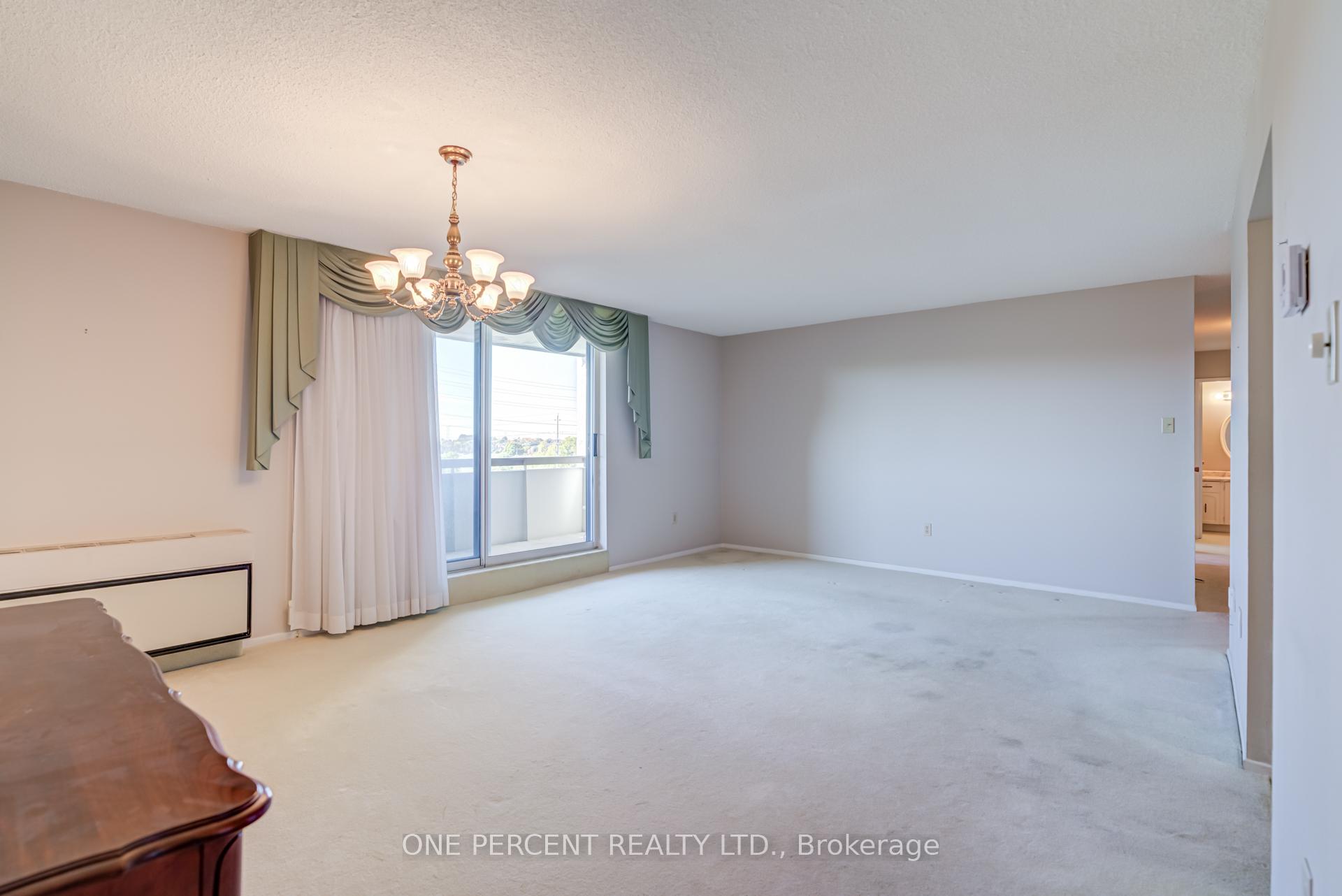 Photo 9 of Unit 705, 20 William Roe Boulevard, Newmarket, Central Newmarket — HOMEH