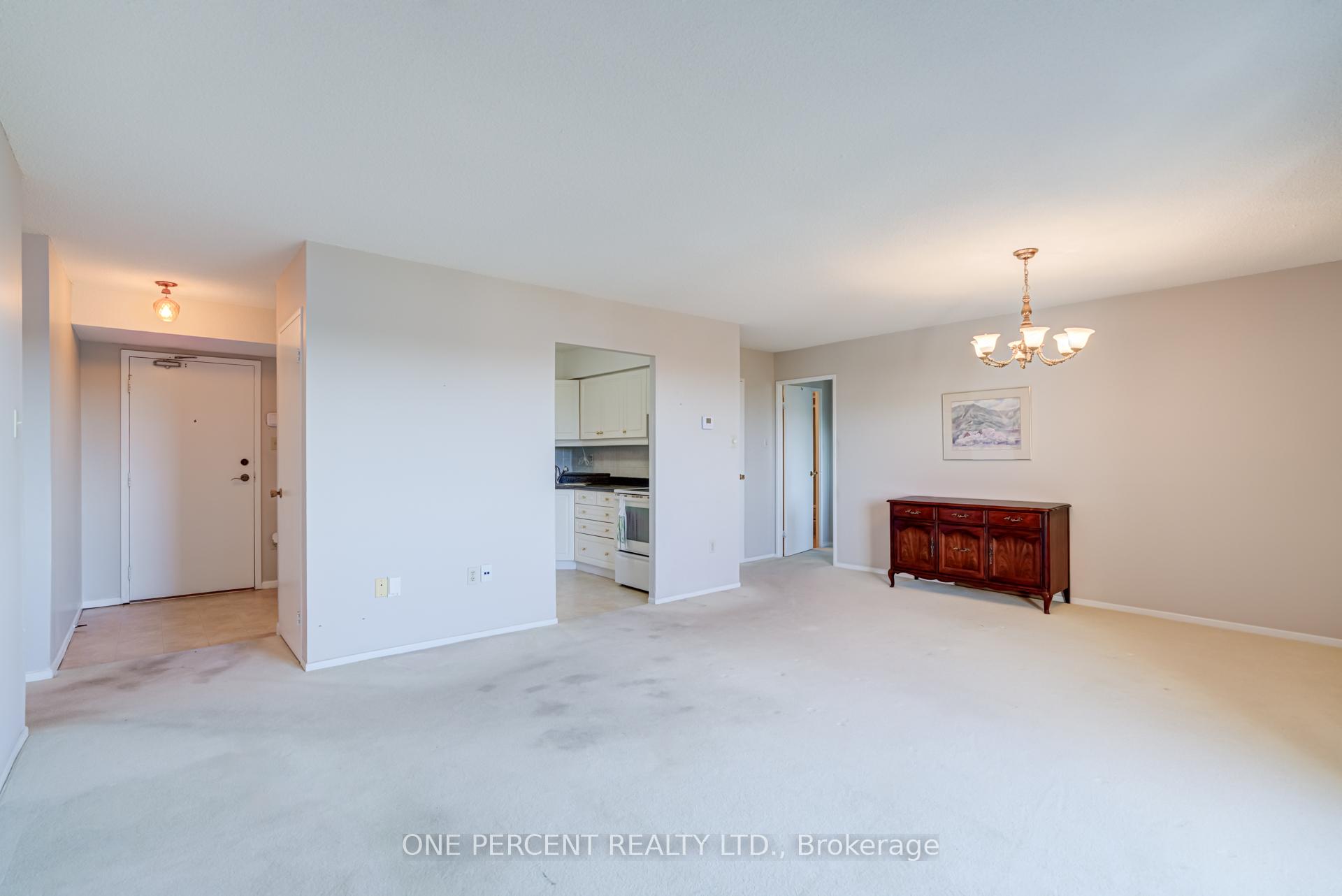 Photo 10 of Unit 705, 20 William Roe Boulevard, Newmarket, Central Newmarket — HOMEH