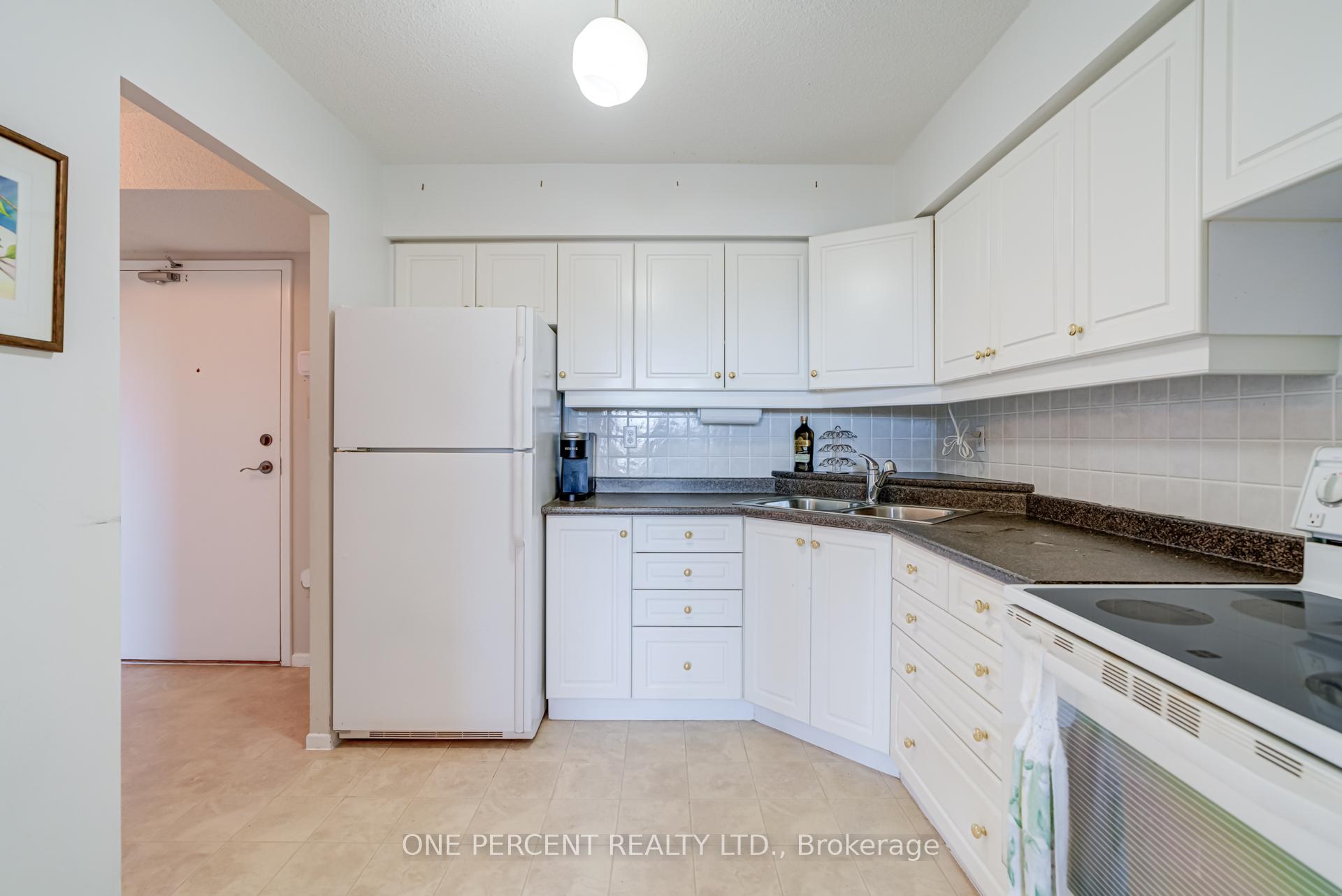 Photo 11 of Unit 705, 20 William Roe Boulevard, Newmarket, Central Newmarket — HOMEH