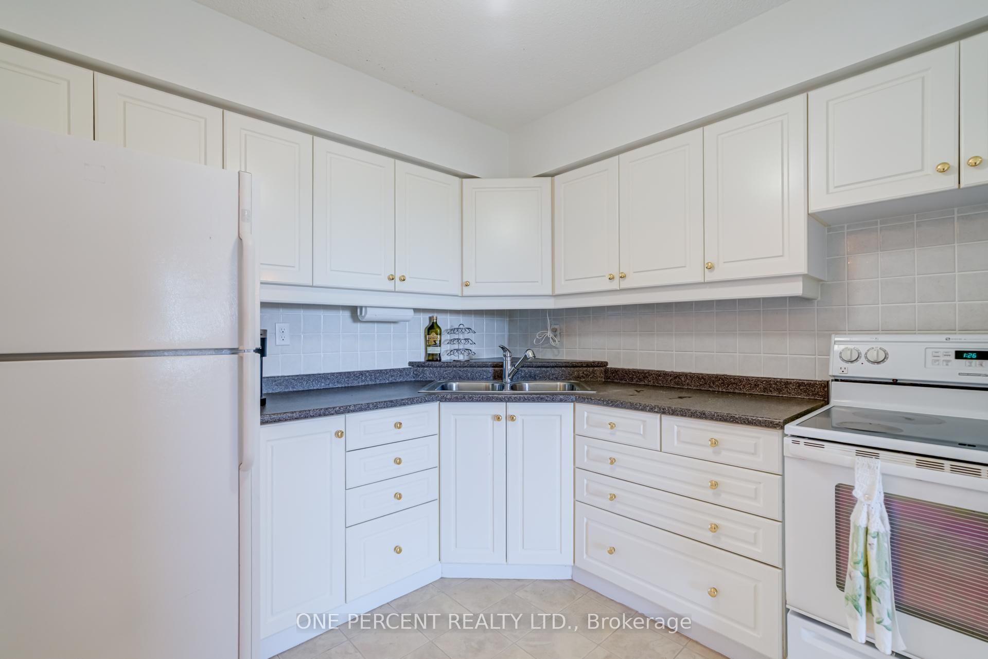 Photo 14 of Unit 705, 20 William Roe Boulevard, Newmarket, Central Newmarket — HOMEH