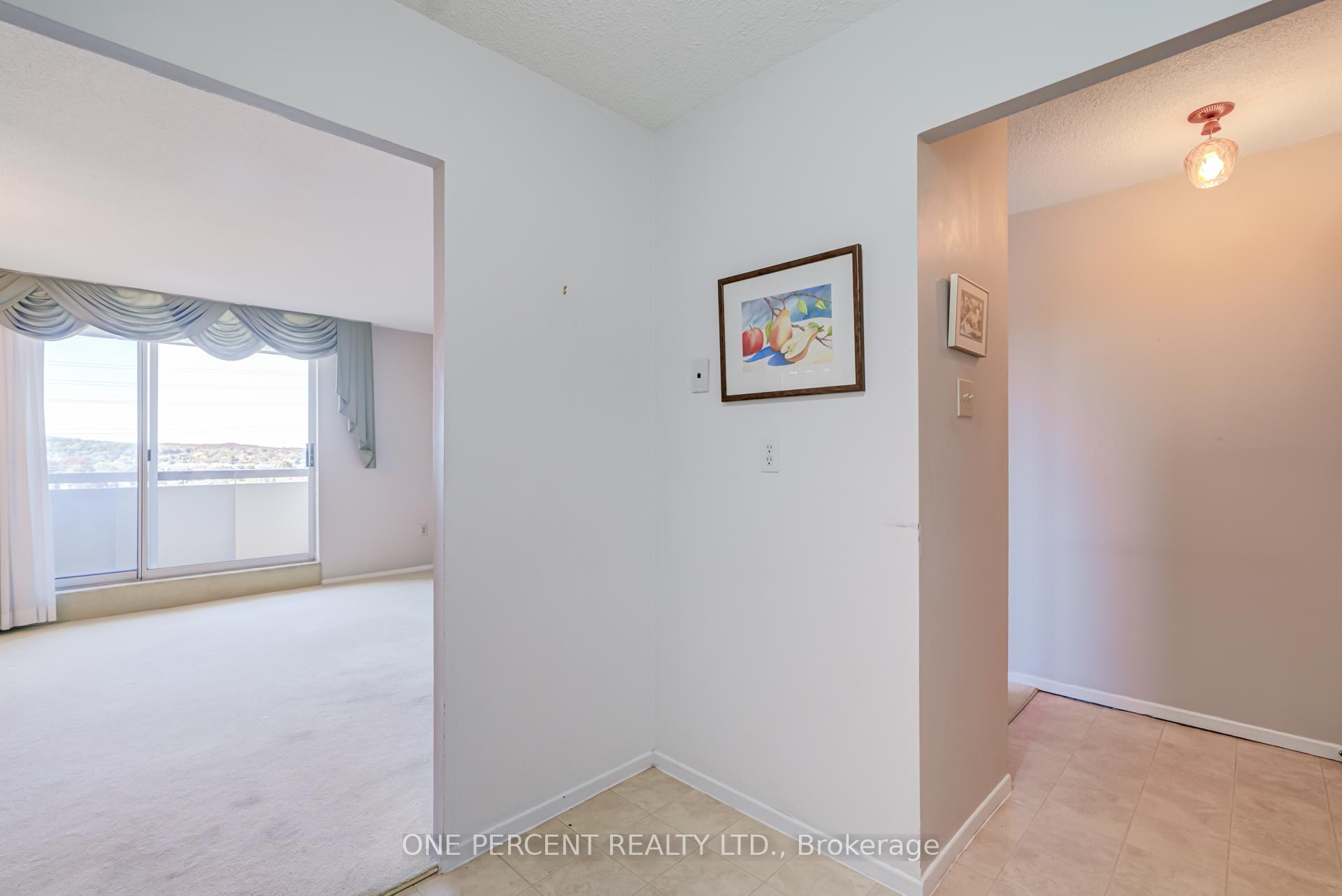 Photo 15 of Unit 705, 20 William Roe Boulevard, Newmarket, Central Newmarket — HOMEH