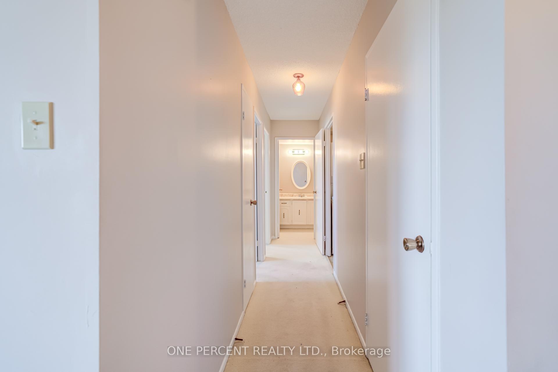 Photo 17 of Unit 705, 20 William Roe Boulevard, Newmarket, Central Newmarket — HOMEH