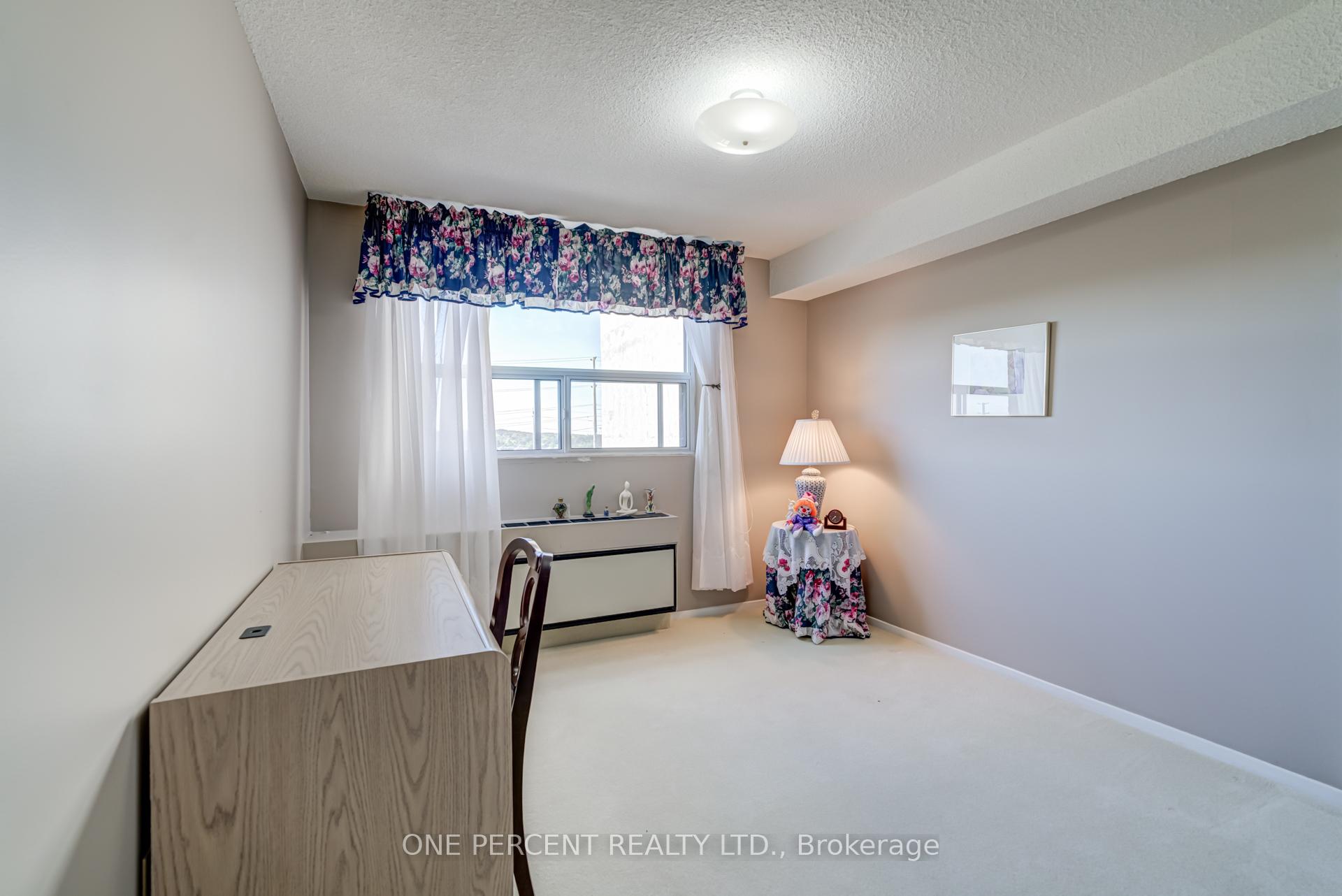 Photo 19 of Unit 705, 20 William Roe Boulevard, Newmarket, Central Newmarket — HOMEH