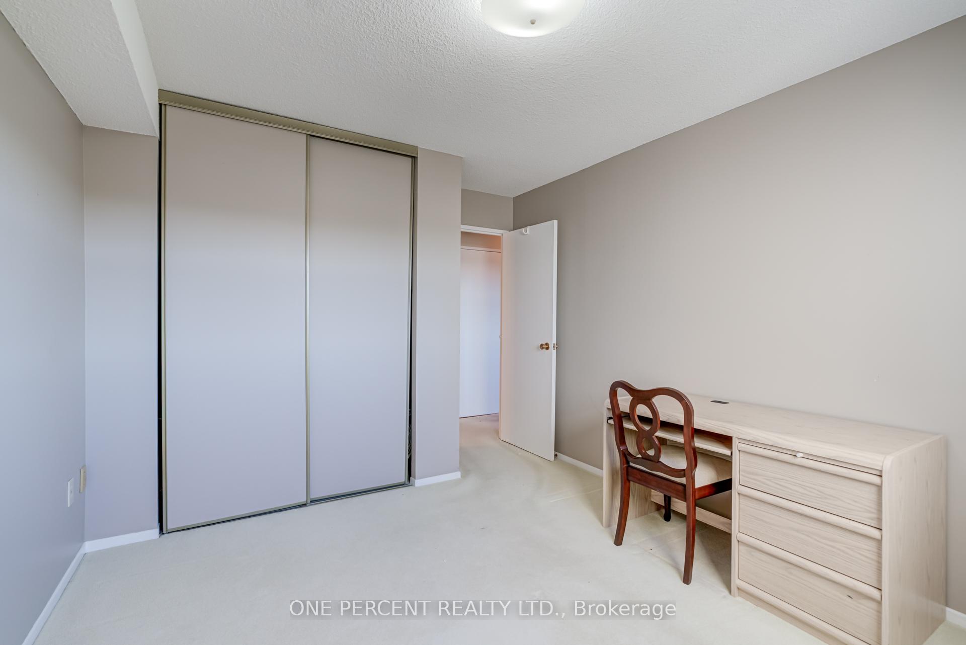 Photo 20 of Unit 705, 20 William Roe Boulevard, Newmarket, Central Newmarket — HOMEH