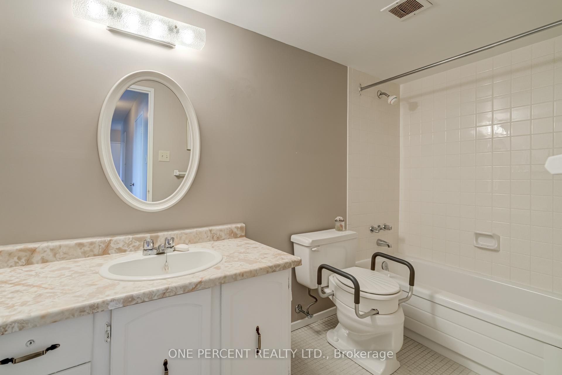 Photo 21 of Unit 705, 20 William Roe Boulevard, Newmarket, Central Newmarket — HOMEH