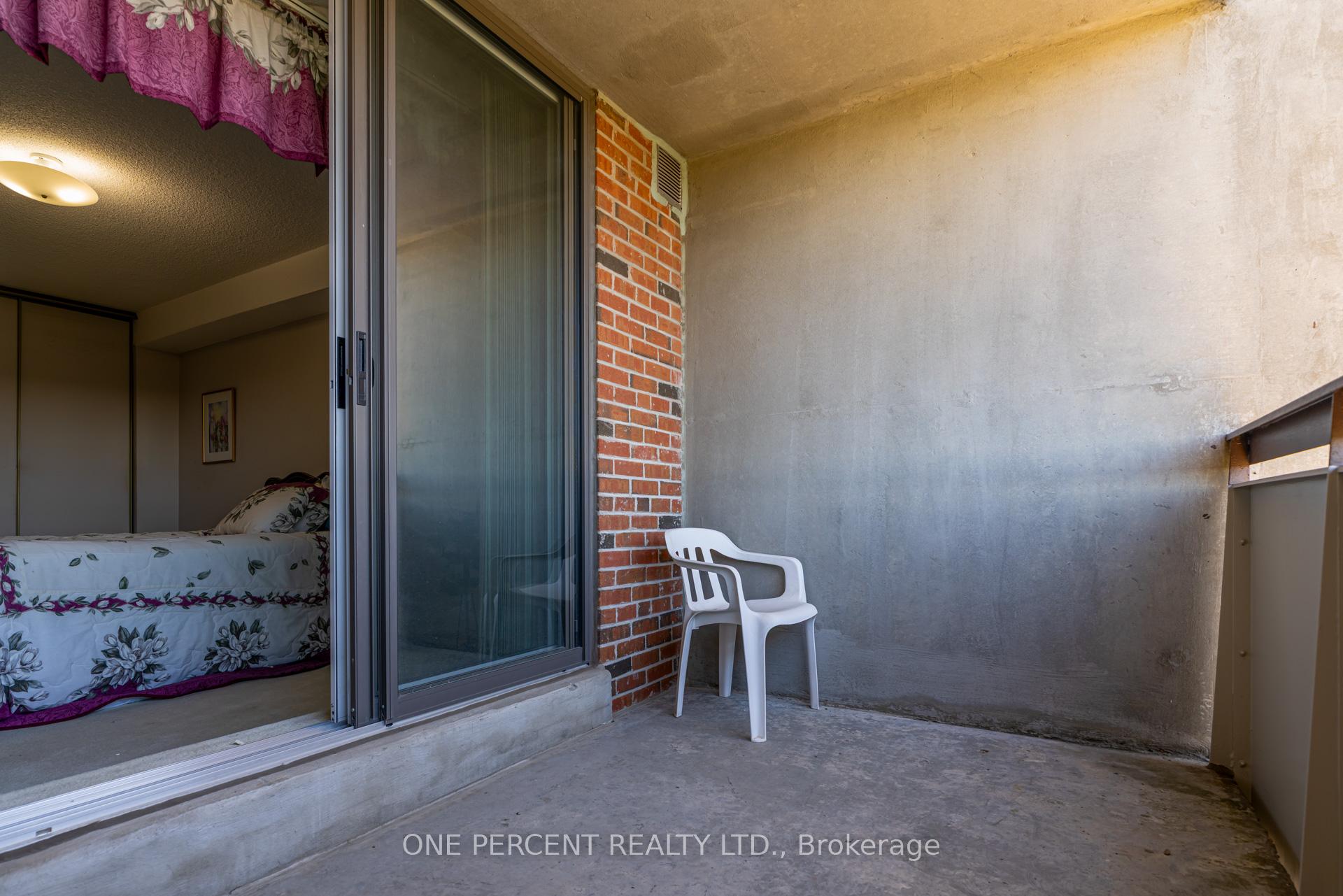 Photo 24 of Unit 705, 20 William Roe Boulevard, Newmarket, Central Newmarket — HOMEH