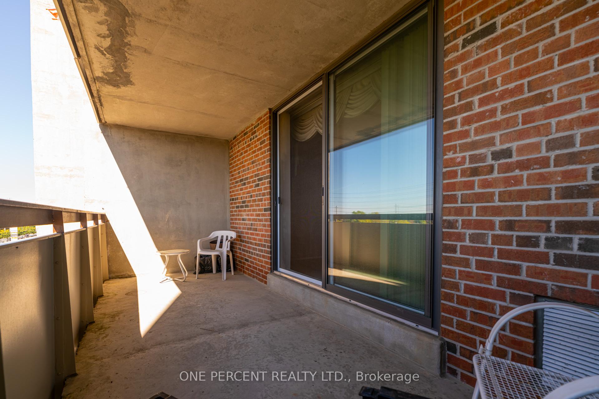 Photo 25 of Unit 705, 20 William Roe Boulevard, Newmarket, Central Newmarket — HOMEH