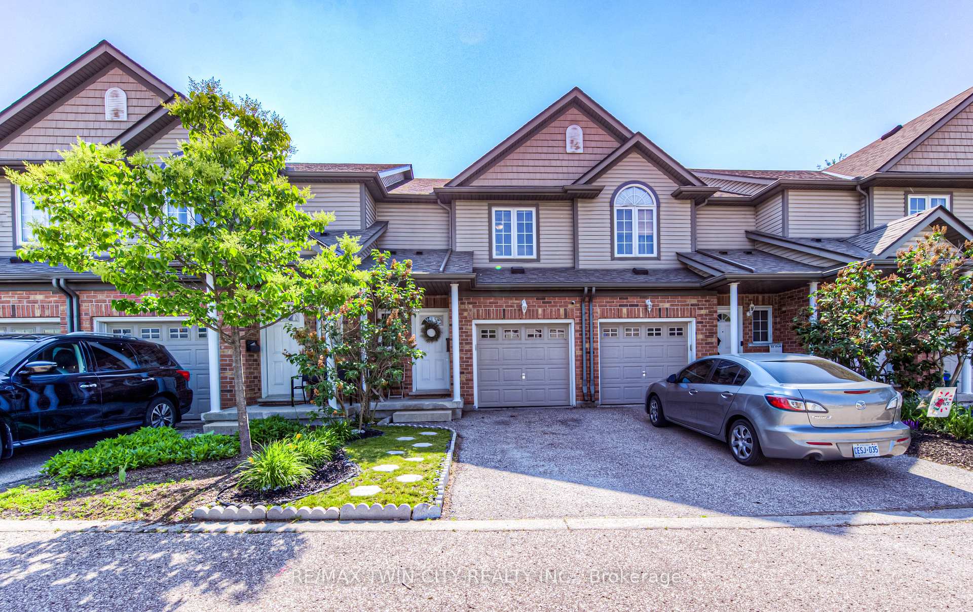 Photo 1 of Unit 4, 972 Strasburg Road, Kitchener — HOMEH