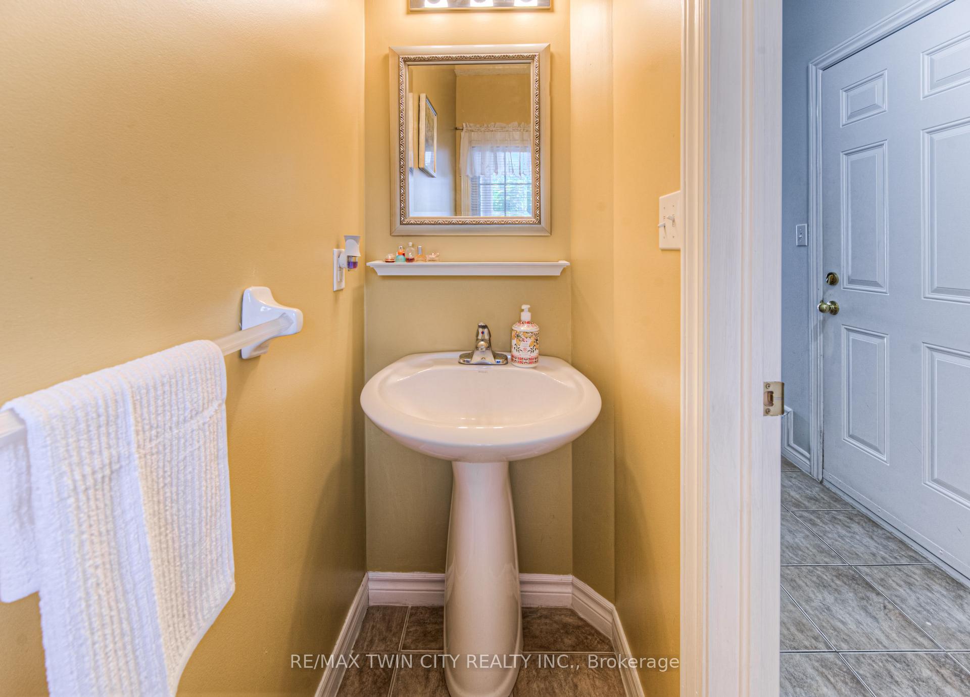 Photo 4 of Unit 4, 972 Strasburg Road, Kitchener — HOMEH