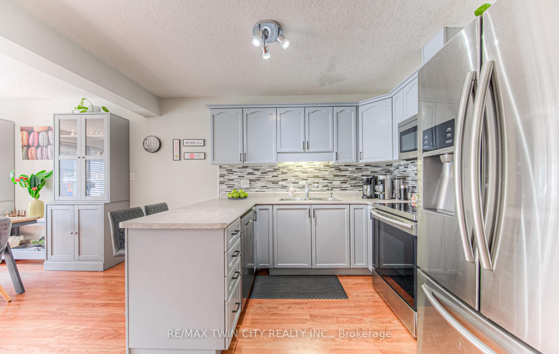 Photo 6 of Unit 4, 972 Strasburg Road, Kitchener — HOMEH