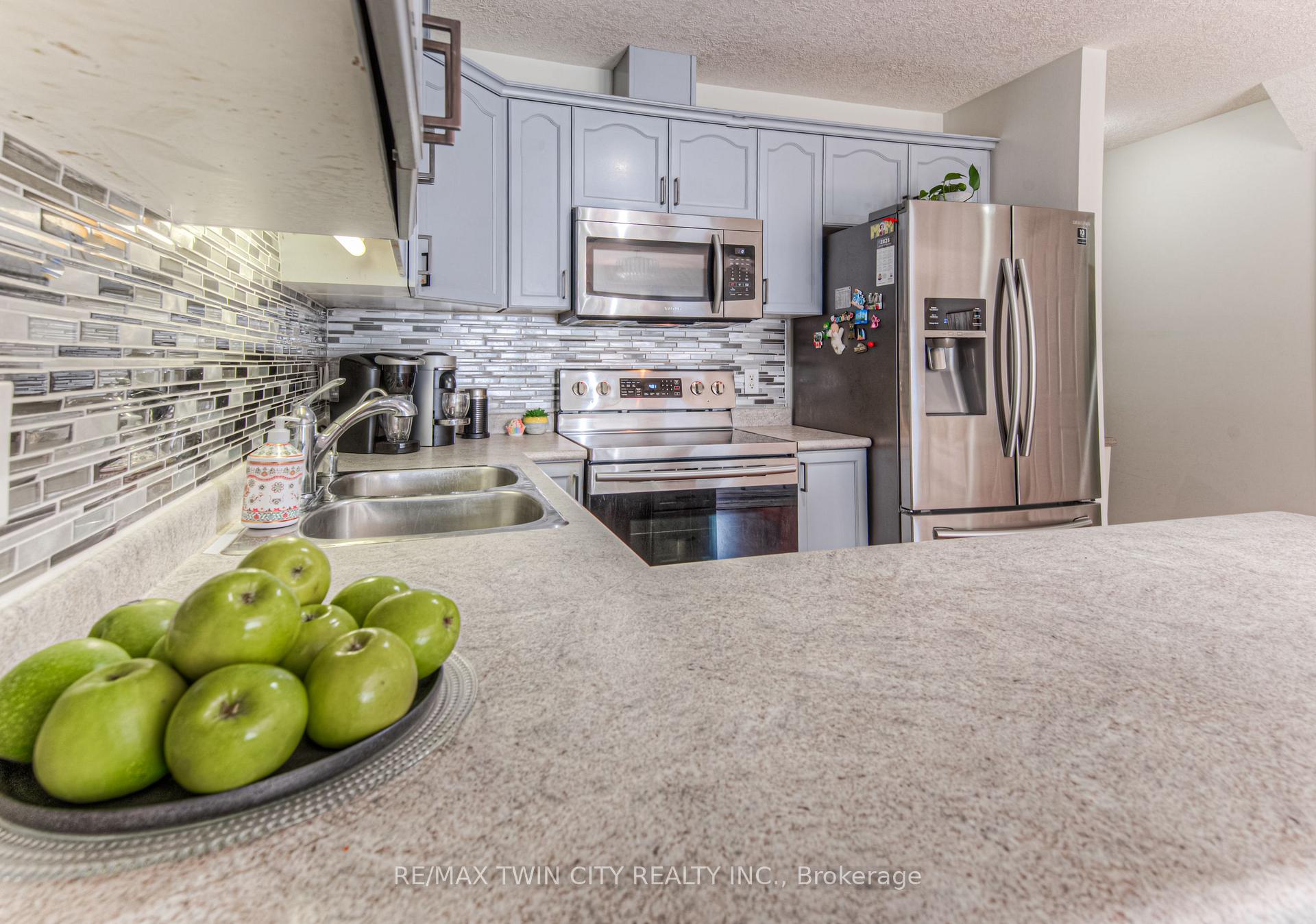 Photo 9 of Unit 4, 972 Strasburg Road, Kitchener — HOMEH
