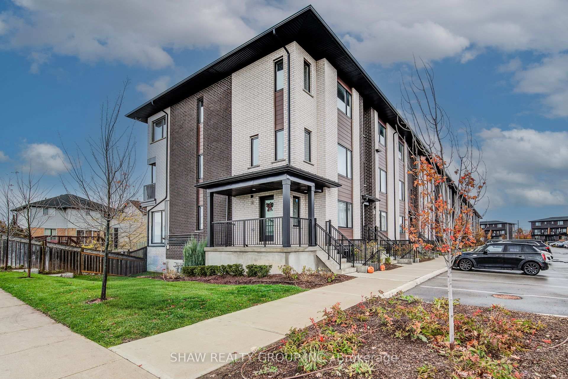 Photo 2 of 4 Lily Lane, Guelph, Clairfields/Hanlon Business Park — HOMEH