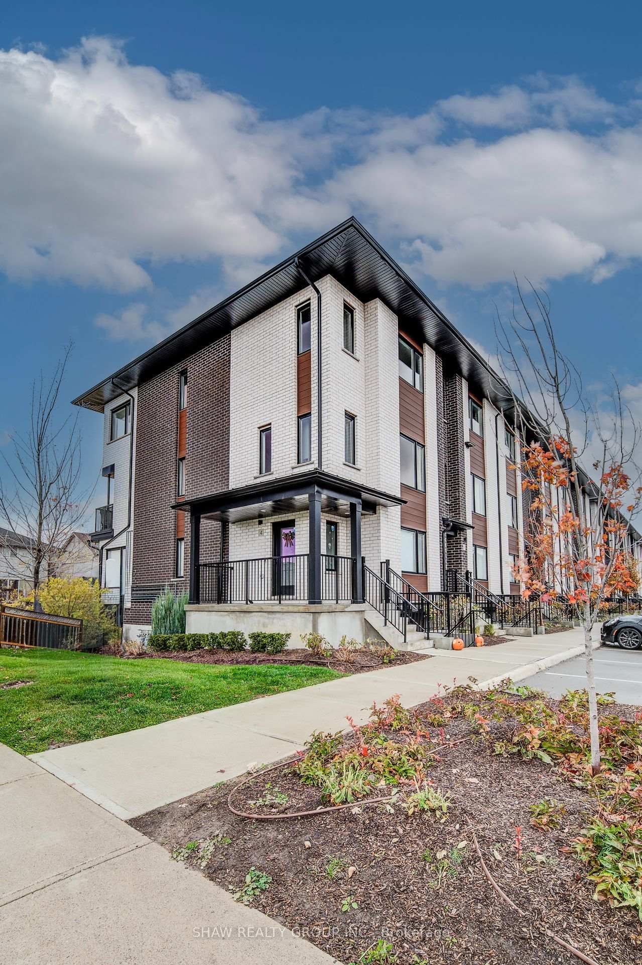 Photo 3 of 4 Lily Lane, Guelph, Clairfields/Hanlon Business Park — HOMEH