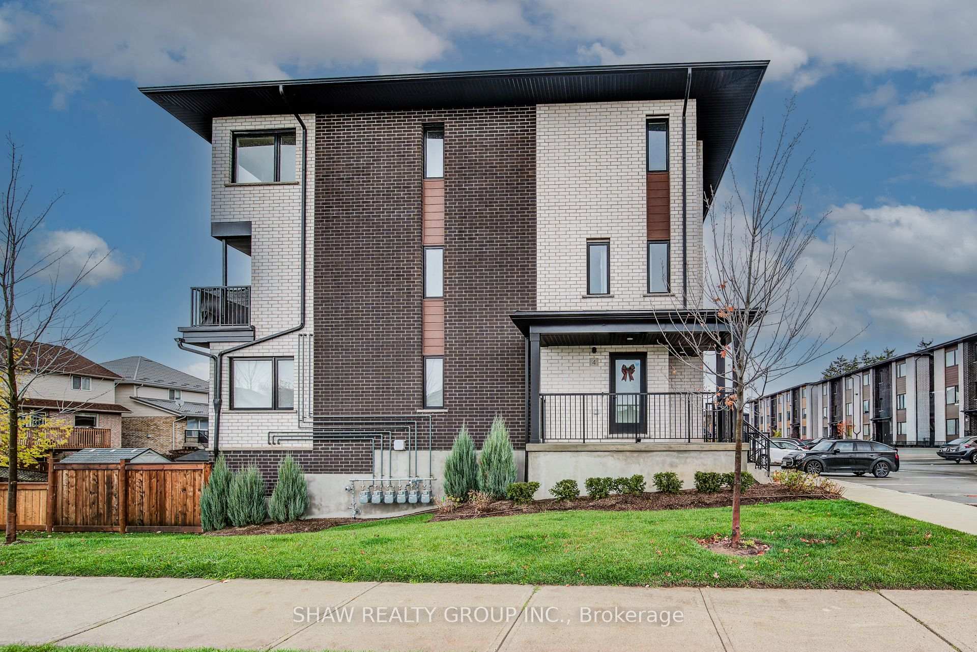 Photo 4 of 4 Lily Lane, Guelph, Clairfields/Hanlon Business Park — HOMEH