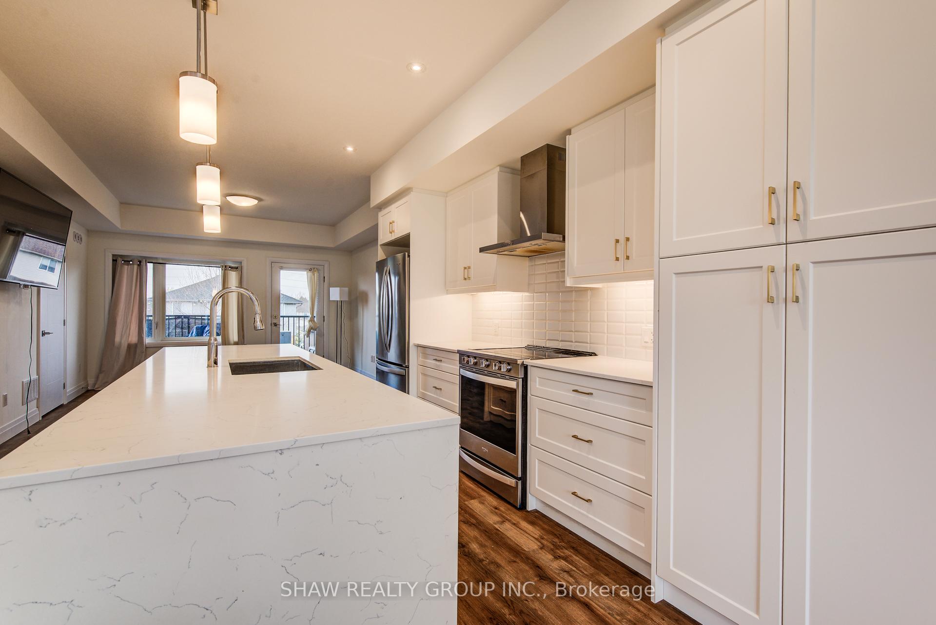Photo 13 of 4 Lily Lane, Guelph, Clairfields/Hanlon Business Park — HOMEH